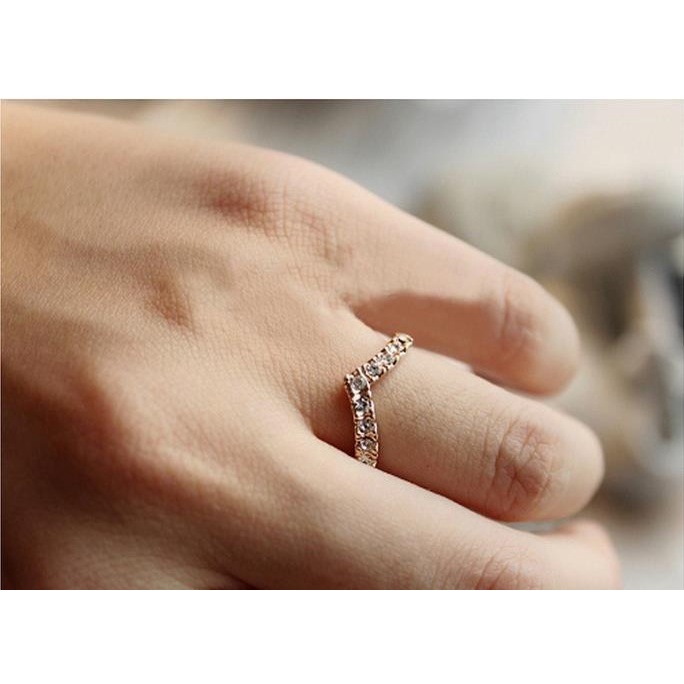 Nhẫn nữ chữ V đính hạt trong suốt thời trang giá rẻ NH01