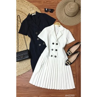 Đầm cổ vest tay lỡ phối chân xếp ly