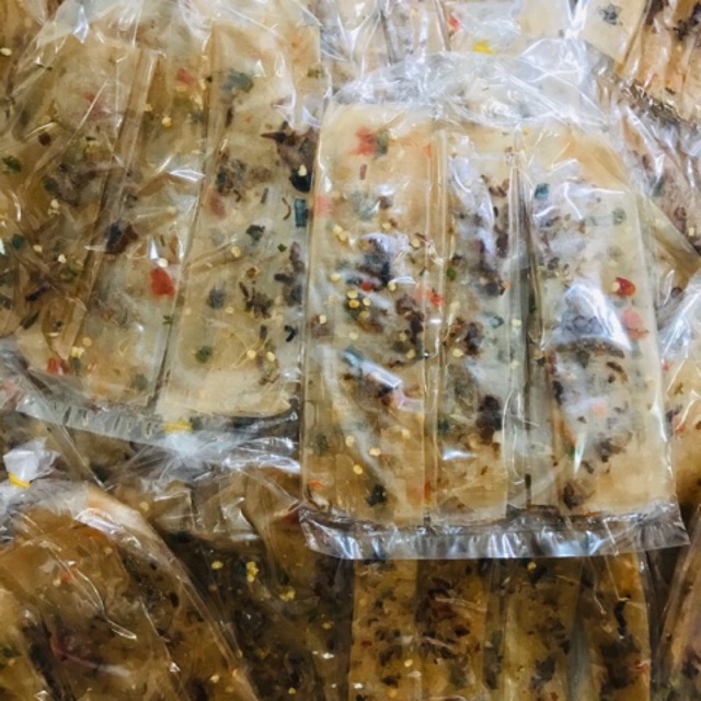 Bánh tráng dẻo cay cuộn hành phi