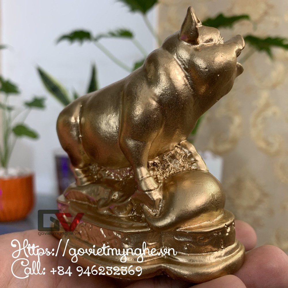 Tượng con heo đá trang trí phong thủy bàn làm việc - Cao 9cm - Màu nhũ đồng
