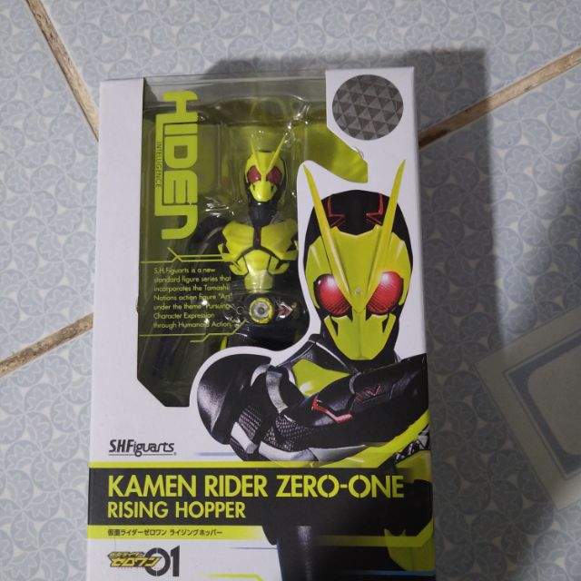 Shf kamen rider zero one và vũ khí ( siêu nhân châu chấu )