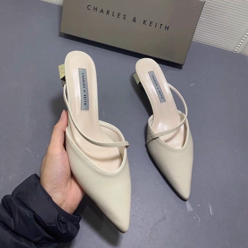 Giày Nữ Guốc Áymmetric Strap Chorme Heel Mules