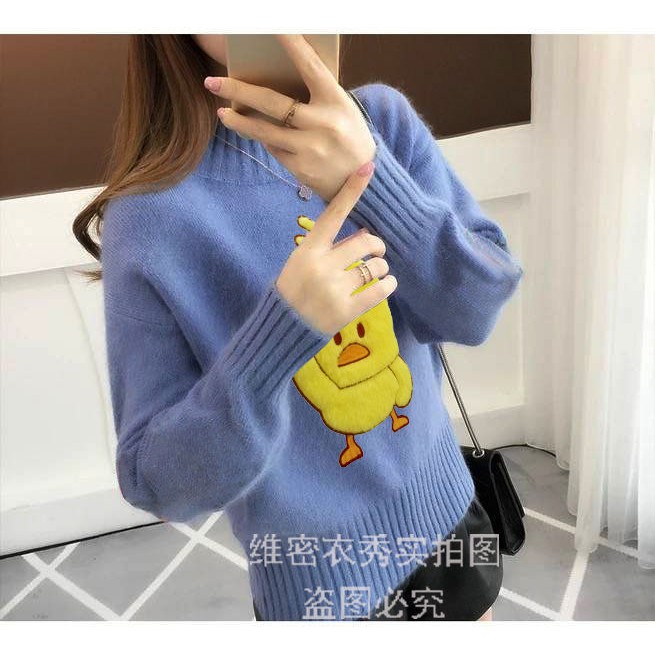 Áo Sweater Dệt Kim Cổ Cao Dáng Rộng Thêu Hình Vịt Vàng Thiết Kế Mới Thời Trang Mùa Thu Đông Cho Nữ