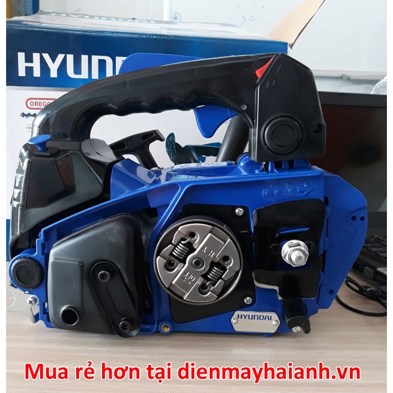 Máy cưa xích chạy xăng Hyundai HD-3000 1HP chính hãng, mạnh mẽ bền bỉ, phù hợp cưa cành, trèo lên cây cưa