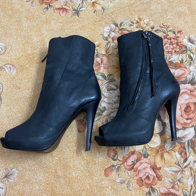 Giày boots hiệu da thật hở mũi Size 39