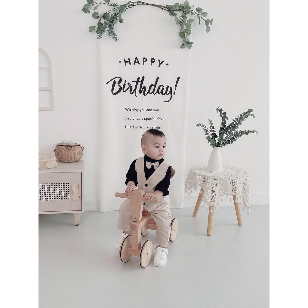 Set gile vàng kem kết hợp sơ mi trắng ngắn tay cho bé trai