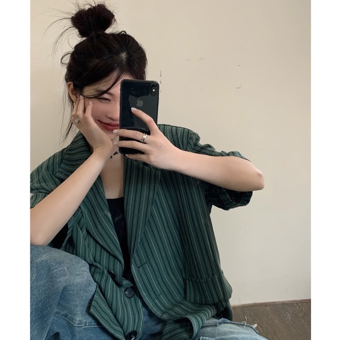 【JMWOMEN】Áo Khoác Blazer Tay Ngắn Dáng Rộng Kẻ Sọc Dọc Màu Xanh Lá Retro Cao Cấp Phong Cách Hàn Quốc Dễ Phối Đồ
