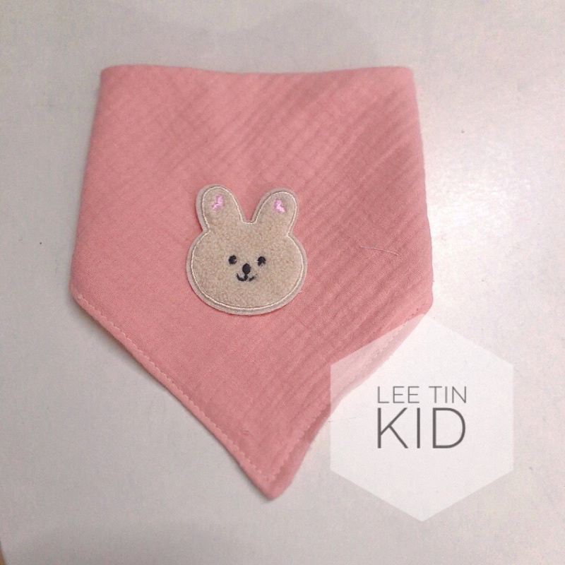 Yếm tam giác xô muslin thêu thỏ gấu cho bé siêu xinh