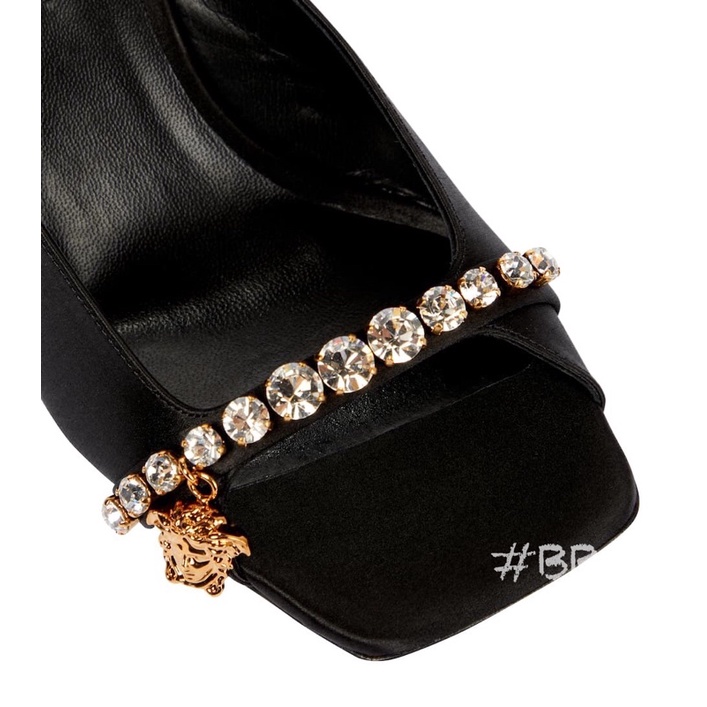 Guốc hở mũi đá viền quanh