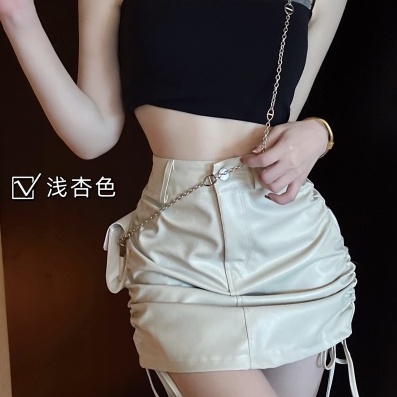 Chân váy da mỏng eo cao khoe dáng hông chân dài quyến rũ