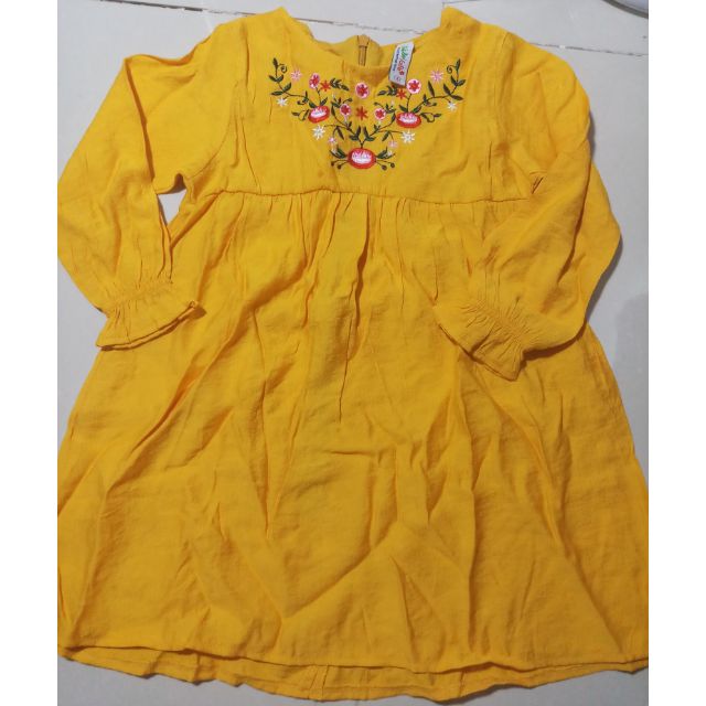 Đầm hoa thêu tay bé gái