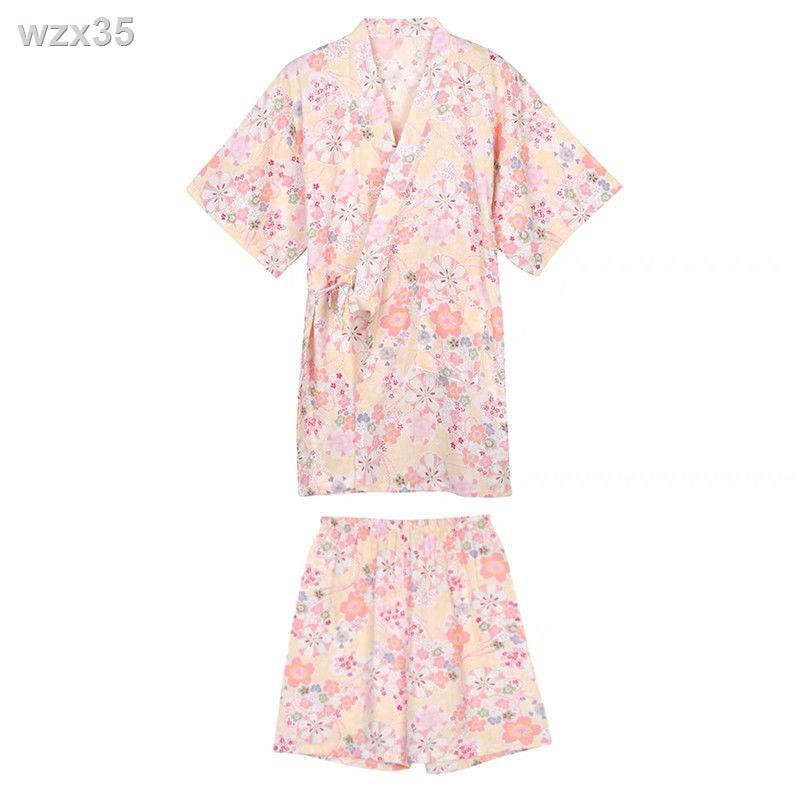 trong bộ đồ ngủ nữ Nhật Bản kimono hoa yukata lưới quần đùi ngắn tay màu đỏ mỏng phù hợp với dịch vụ nhà