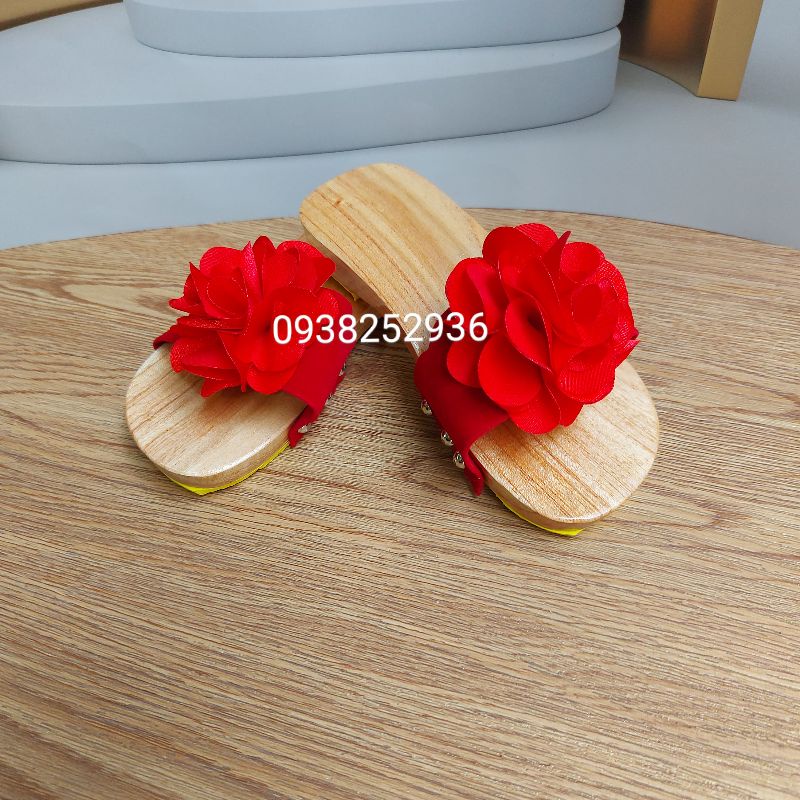 Guốc gổ thiên nhiên  đế trơn quai tự chon dành cho bé