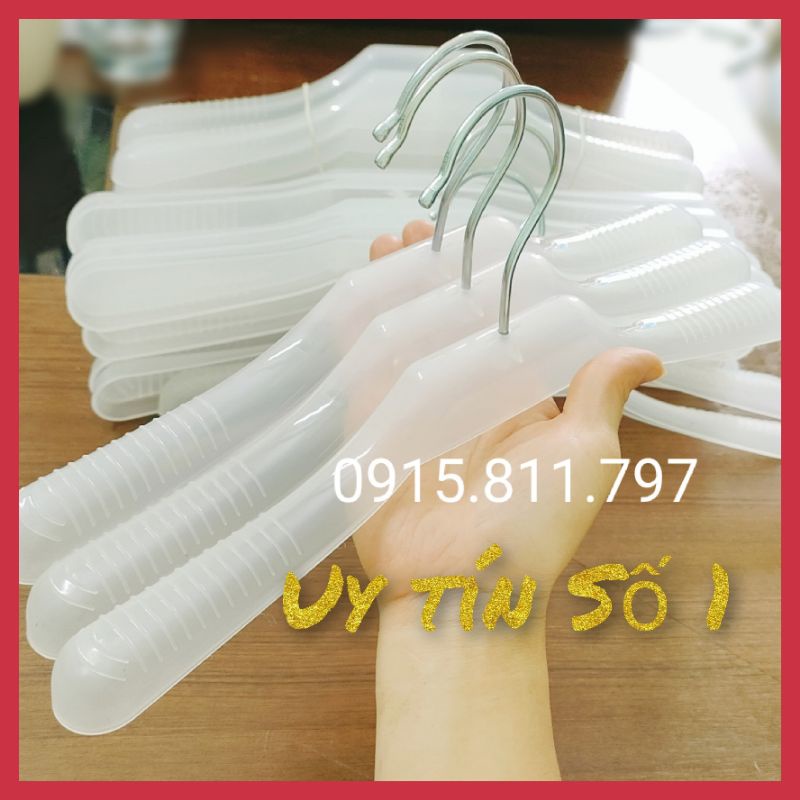 Móc treo quần áo trẻ em - móc nhựa trẻ em vai to màu trắng trong, kích thước dài 35cm, đầu móc xoay linh hoạt 360 độ