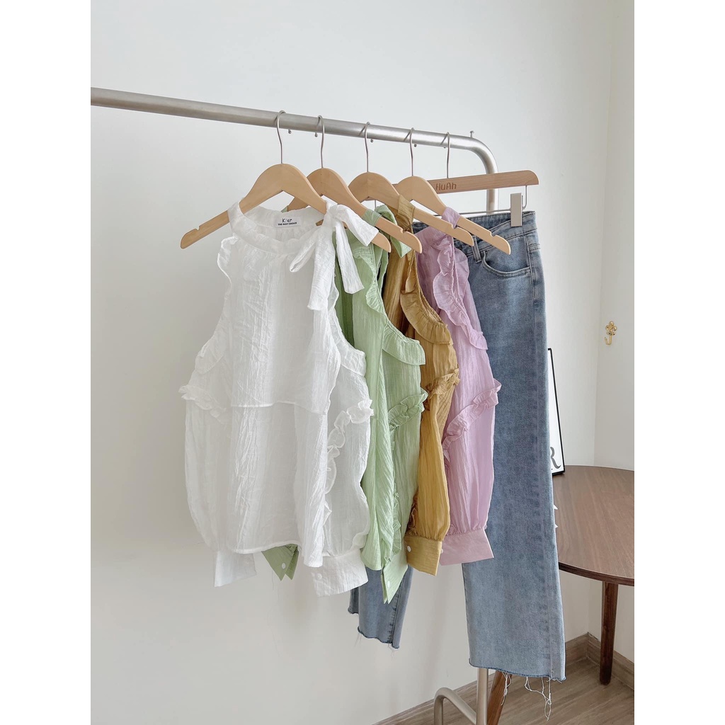 Áo tơ cổ yếm tay bèo khoét vai thắt nơ điệu đà