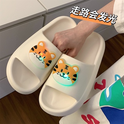 Dép Đi Trong Nhà Đế Dày Chống Trượt Phát Sáng Họa Tiết Gấu Dễ Thương Cho Nam Và Nữ