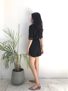 Jump đen cổ V viền trắng ( combo hàng )