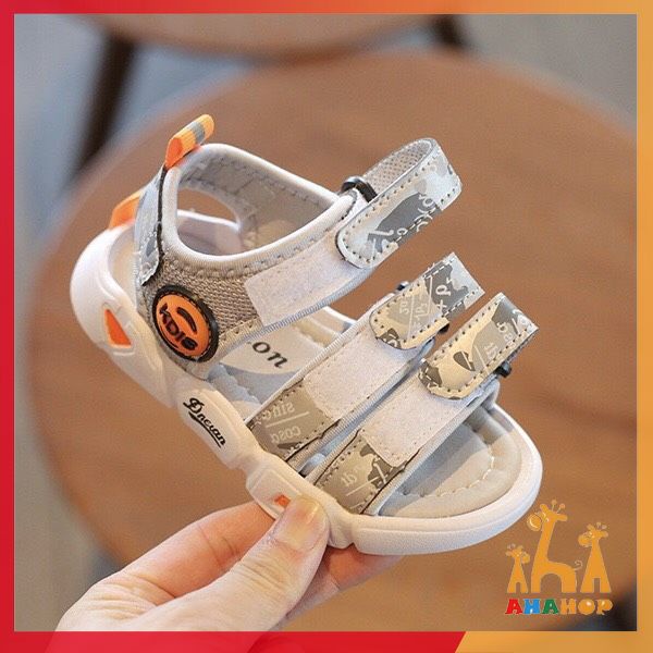 Giày sandal bé trai siêu nhẹ 3 quai cực chất đế chống trơn trượt tốt phong cách Hàn Quốc cho bé từ 2-5 tuổi YN350