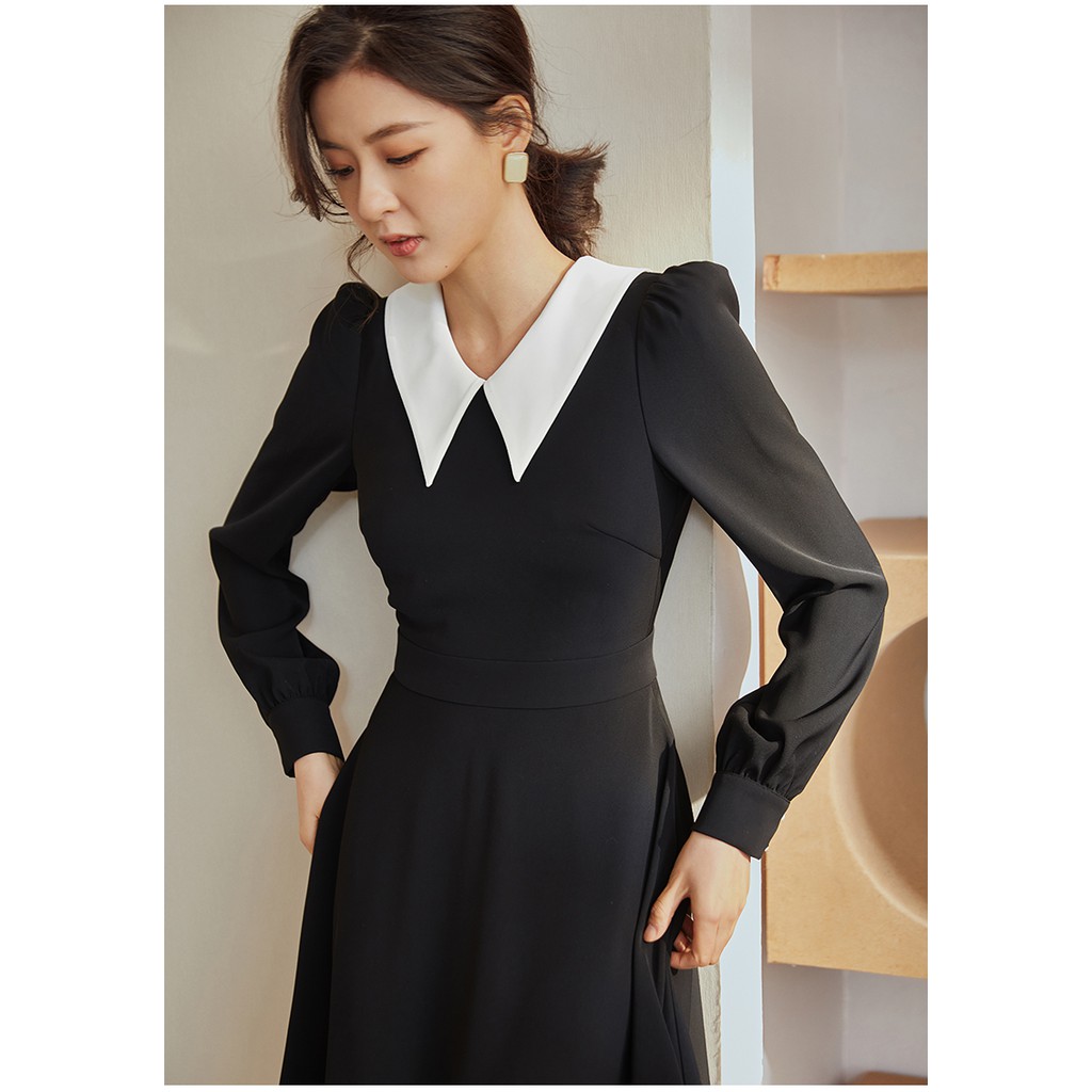 Đầm đen xòe phối cổ sơ mi trắng lá nhọn tay dài trơn