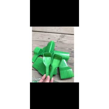 Thìa xúc cám chim,cám gà