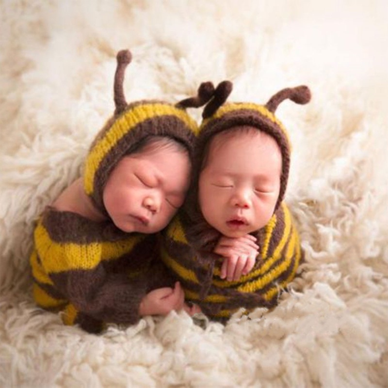Bộ 2 Món Áo Liền Quần Bằng Len + Mũ Hình Chú Ong Dùng Chụp Ảnh Cho Bé Sơ Sinh