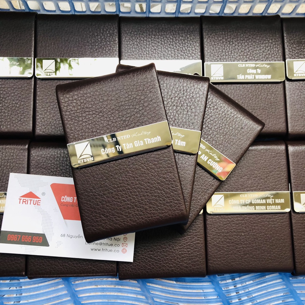 Ví đựng name card mở nắp nam châm, giảm giá ngay 10% khi đặt hộp đưng card visit khắc tên