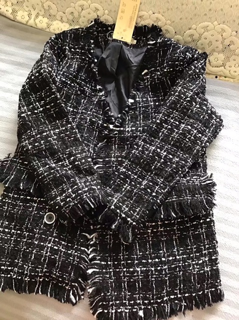 Áo khoác dạ tweed kẻ đen cổ v