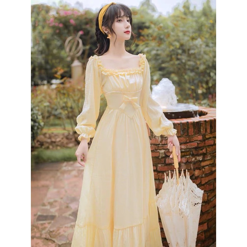 Váy vàng tiểu thư