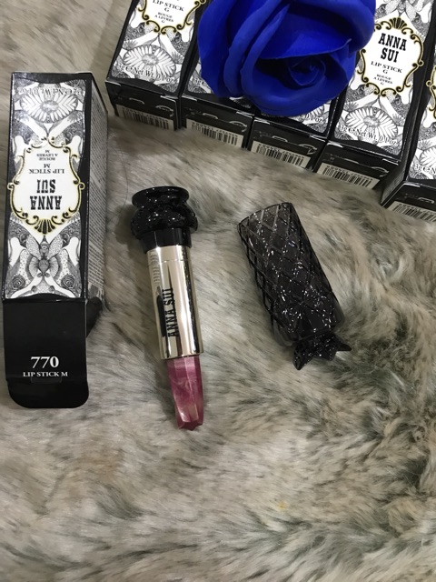 Sale son dưỡng môi anna sui thị trường 700k e sale chi con 250k/kg the thiếu cho mùa lạnh nhé