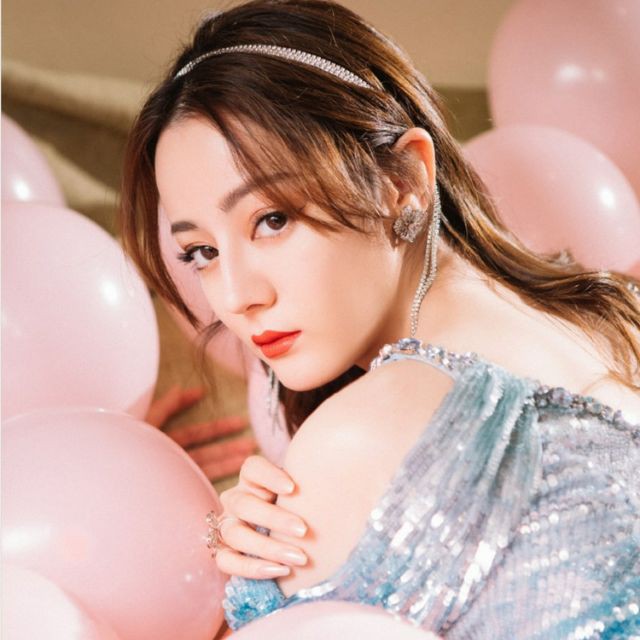 ✨ Bờm tóc Địch Lệ Nhiệt Ba đính đá pha lê tua rua lấp lánh sang chảnh