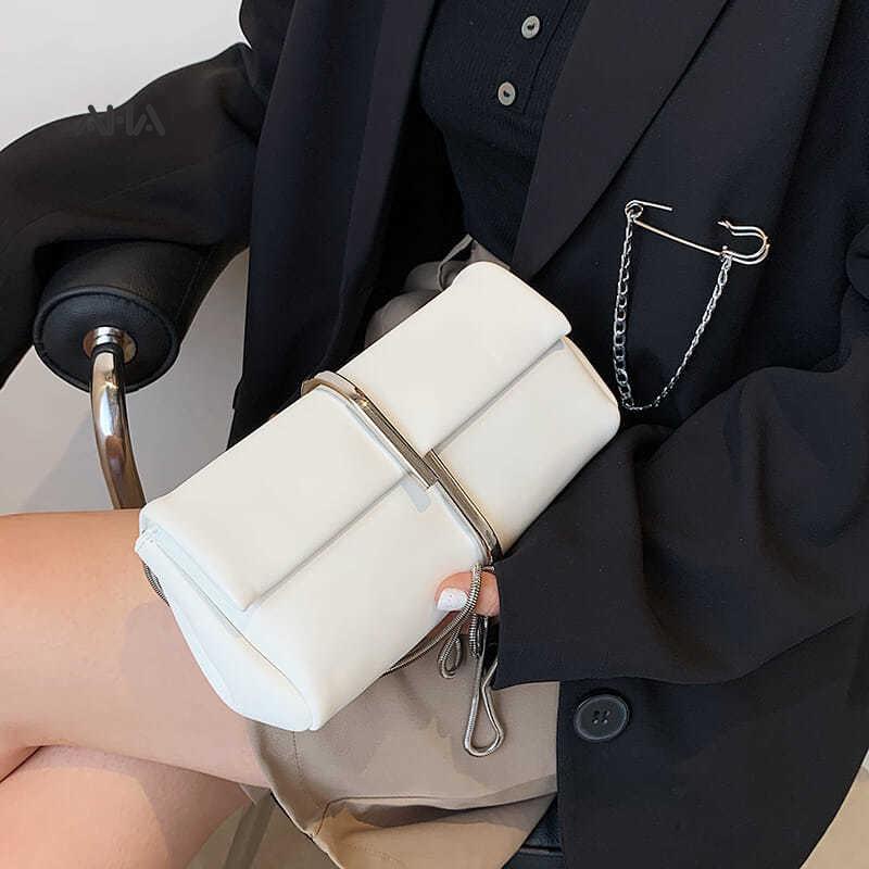 Túi xách AHA official phối dây xích phong cách thời trang dành cho nữ