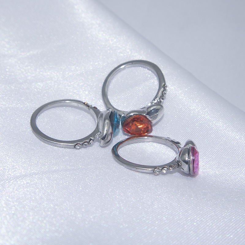 Nhẫn đính đá kim cương hình trái tim phong cách Úc