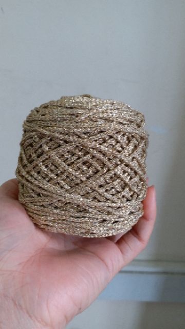 Sợi dệt kim tuyến cuộn tròn còn đỏ đô, vàng, xanh than