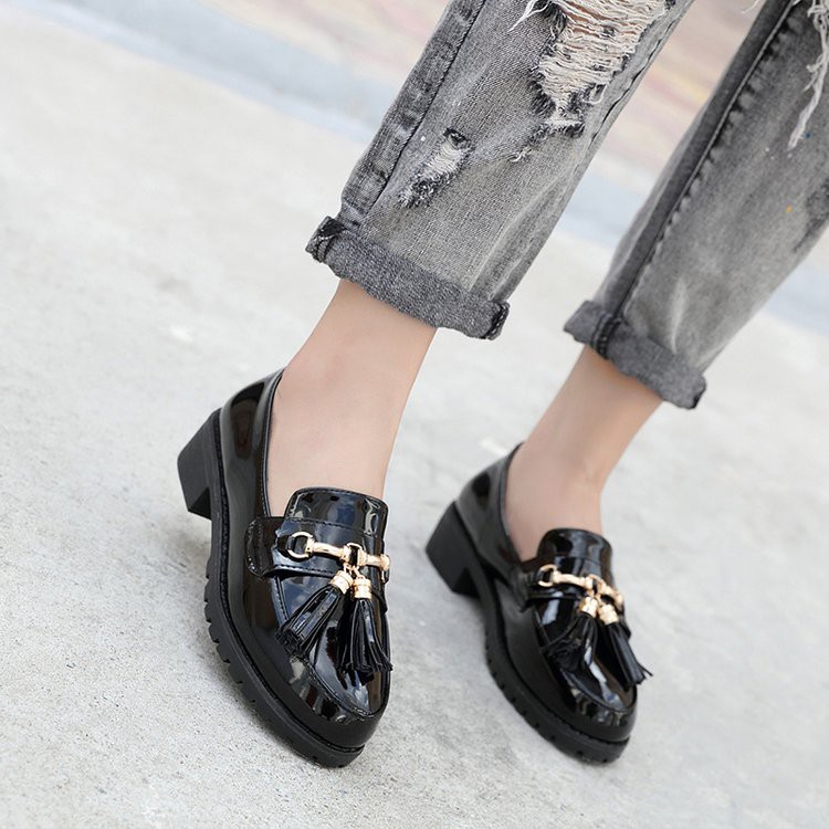 Giày mũi tròn phối tua rua gót vuông thời trang nữ | BigBuy360 - bigbuy360.vn