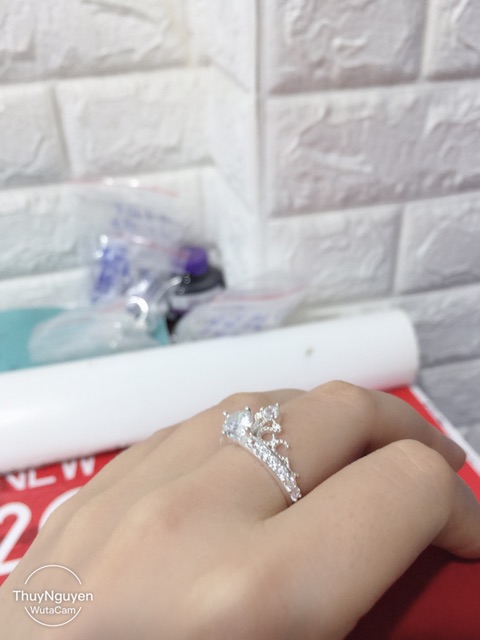Nhẫn vương miện đá cao bạc ta