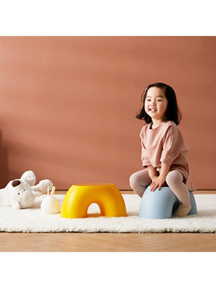 Ghế Ngồi Màu Cầu Vồng Đơn Giản Cho Bé
