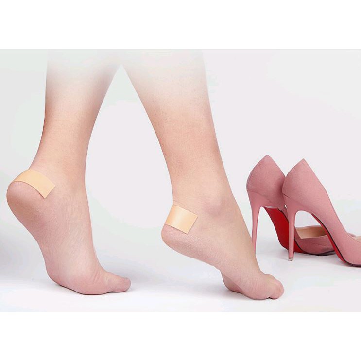 Dán gót giày chống trầy gót chân