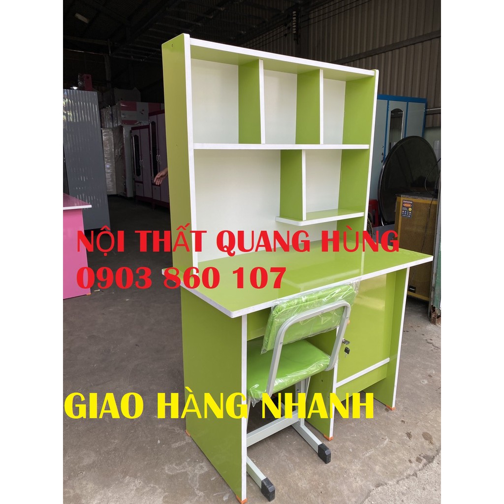 Bàn học sinh giá rẻ có kệ sách tặng hình dán cho bé