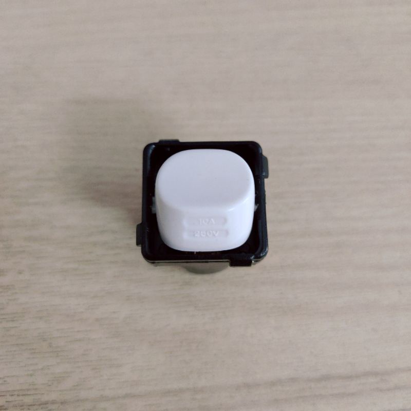Công tắc trung gian đa chiều 10A SINO S30MI dùng chung cho Sê ri S18 , S98 , Zenlock