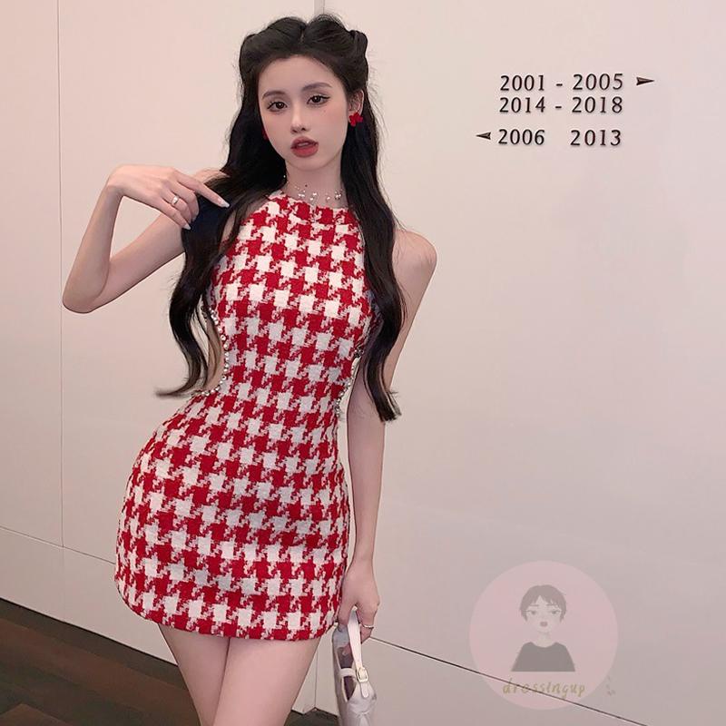 Đầm Dáng Ôm Sát Nách Cổ Yếm Khoét Lỗ Đính Đá Lấp Lánh