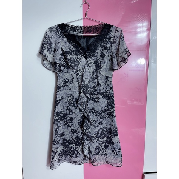 Đầm thiết kế ren hoa