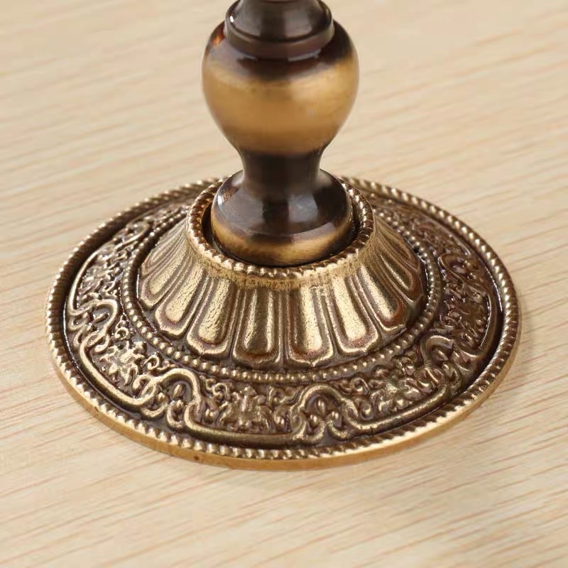 Chân Nến Đồng