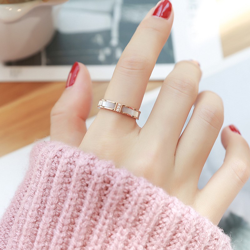 Nhẫn titan cẩm xà cừ 3 viên đá không gỉ WR200308