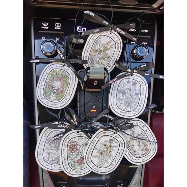 Lá thơm treo xe khử mùi xe hơi