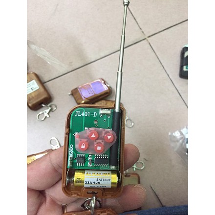 Điều khiển cửa cuốn tự học lệnh tần số 315Mhz và 433 Mhz