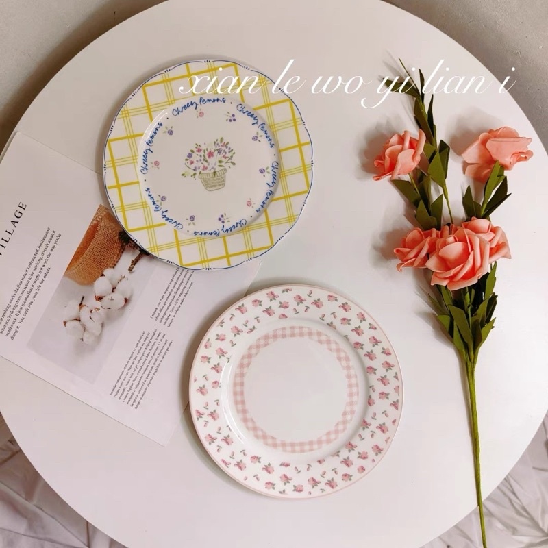 Đĩa sứ decor hoạ tiết hoa vẽ tay phong cách Hàn Quốc