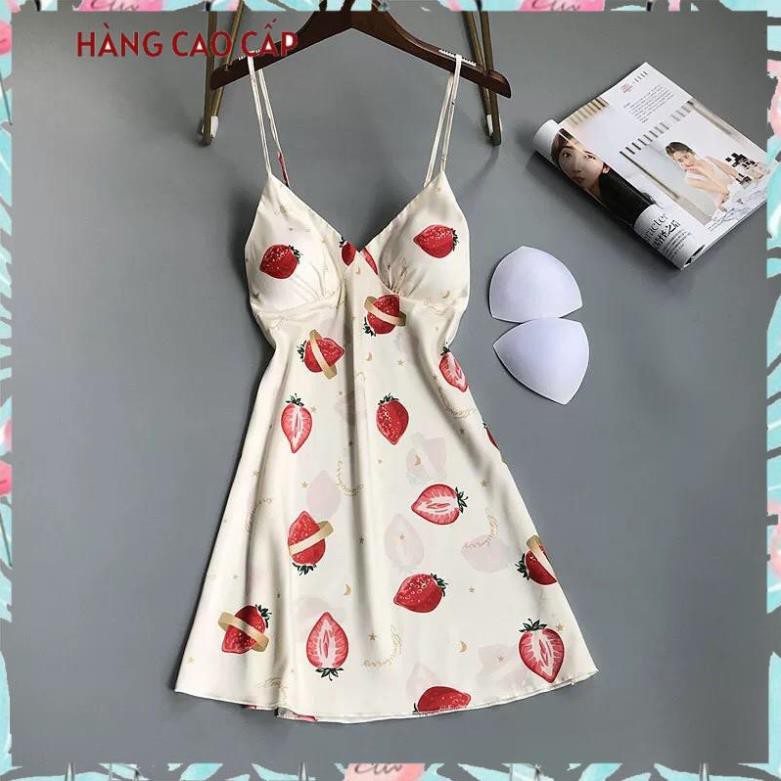 Váy ngủ lụa 2 dây họa tiết dâu tây dễ thương hàng nhập cao cấp có kèm đệm ngực Kèm video thật shop tự quay cận chất vải