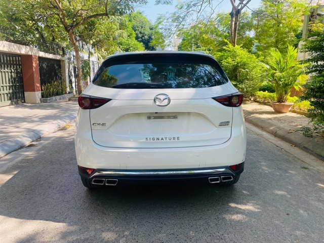 Logo chữ SIGNATURE dán cốp xe Mazda CX-5