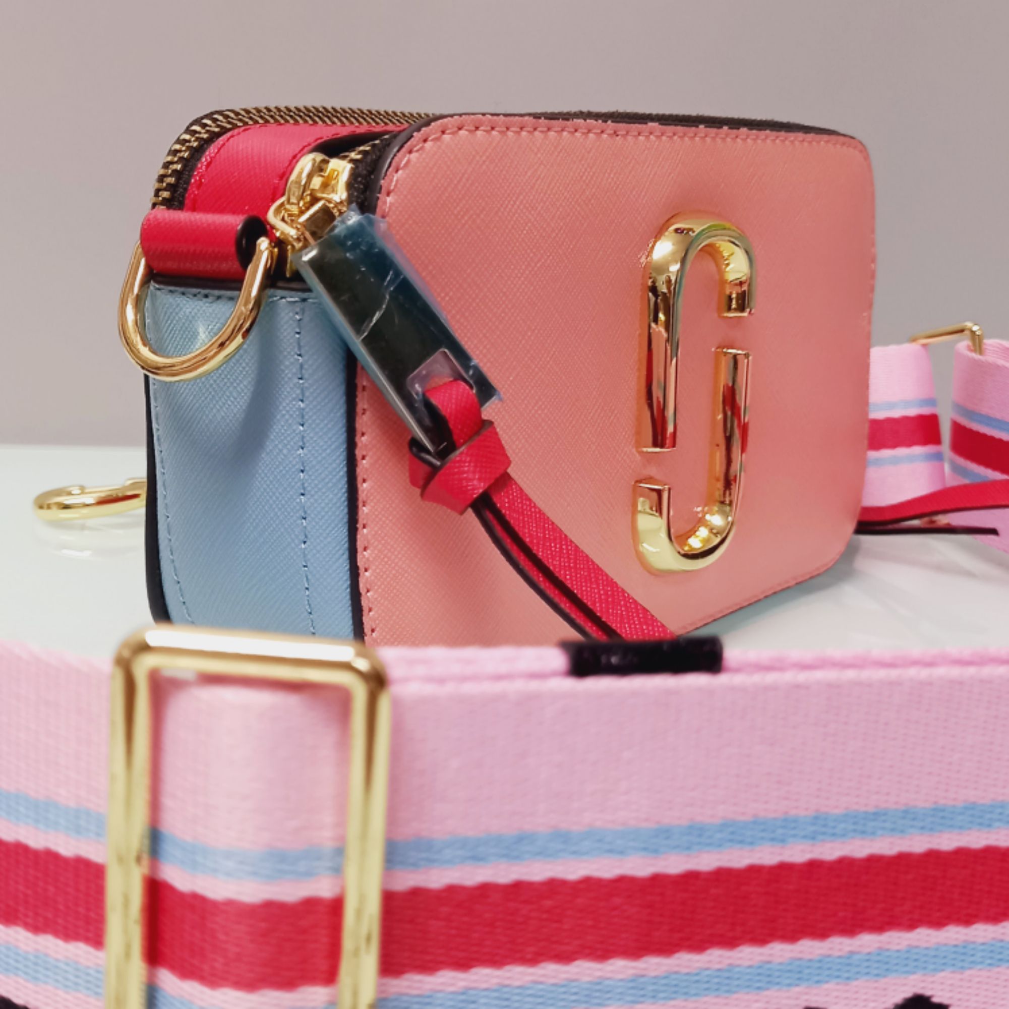 CHARM CHIC