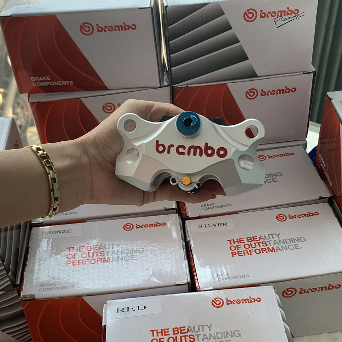 Heo dầu SAU  BREMBO 2 pic đối xứng, sản phẩm có BH 3 tháng sử dụng, có pát cho EX135,150,WINNER, SONIC, RAIDER,SATRIA